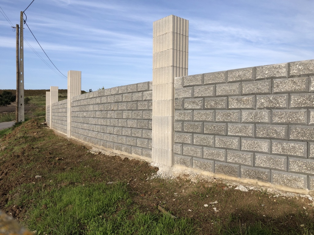 Murante Côr: Cinza | Pilar de Muro Côr: Branco Sujo