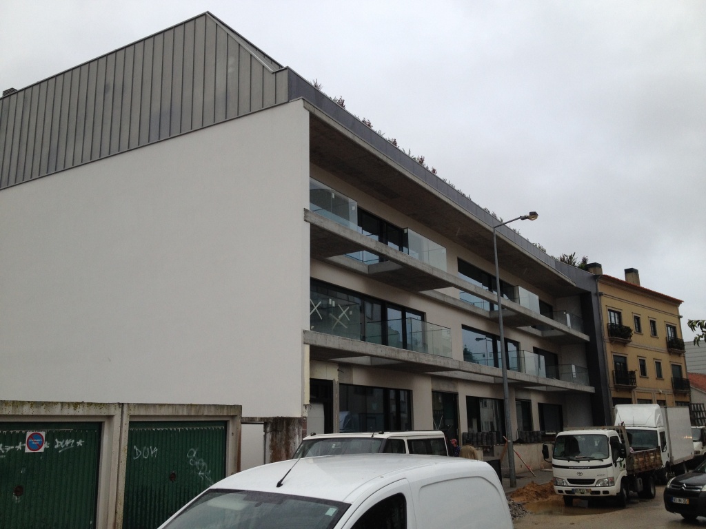 Alvenarias : Exterior - Bloco Isoargila | Interior - Bloco Freebloco