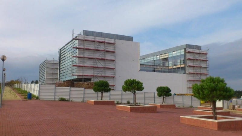 Lajes: Fungibel | Alvenarias: Blocos de Betão + Leca | Exteriores : Holanda+Lancil+ Grelhas Enrelvamento