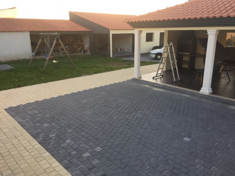 Quandrado cor: Preto + Creme