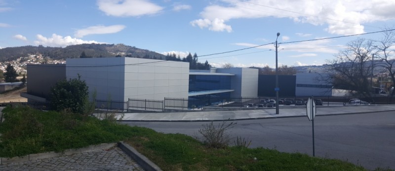 Bloco Industrial Face à Vista
