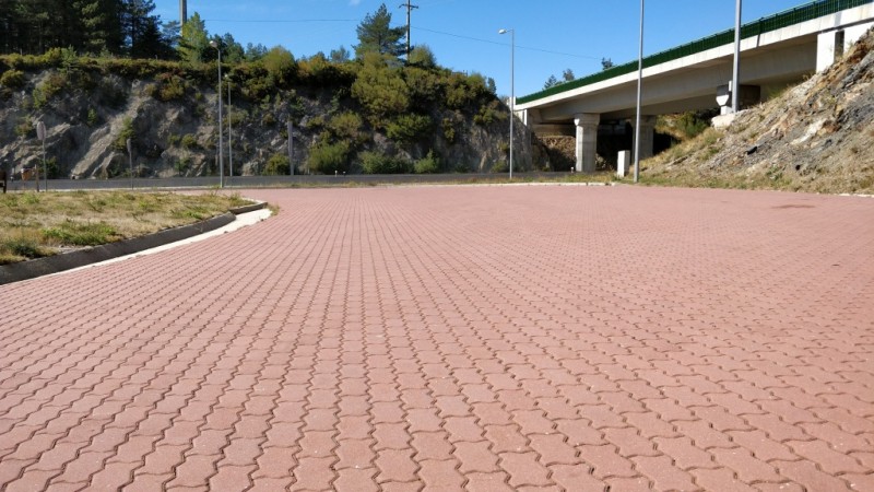 Uni- Cor Bordeaux e Amarelo - Grelha_ Cinza