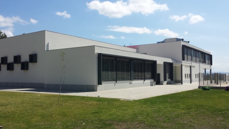 Bloco TérmicoProEtics / Exterior: Pavimento Holanda cor Cinza / Lancil